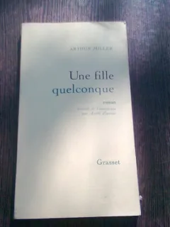 UNE FILLE QUELCONQUE - ARTHUR MILLER  (CARTE IN LIMBA FRANCEZA)