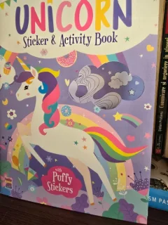 Unicorn Sticker & Activity book - With Puffy Stickers (Unicorni. Jocuri si abtibilduri. Cu abtibilduri pufoase - carte in limba engleza)