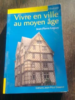 VIVRE EN VILLE AU MOYEN AGE - JEAN PIERRE LEGUAY  9CARTE IN LIMBA FRANCEZA)