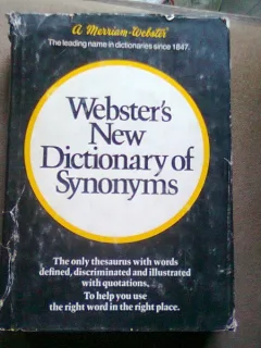 WEBSTER'S NEW DICTIONARY OF SYNONYMS  (DICTIONAR DE SINONIME)