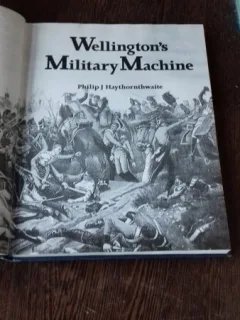 WELLINGTON'S MILITARY MACHINE - PHILIP J. HAYTHORNTHWAITE (MASINA MILITARA/DE RAZBOI A WELLINSTONULUI - CAPITALA NOII ZEELANDE)