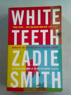 WHITE TEETH - ZADIE SMITH   (CARTE IN LIMBA ENGLEZA)