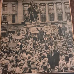 Revista Realitatea Ilustrată Anul VII Nr.326 27 Aprilie 1933 - Tinerimea Romana la statuia lui Mihai Viteazul