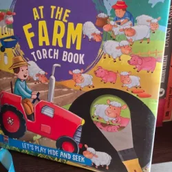 At the farm (La ferma - carte in limba engleza)