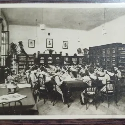 Carte postala - Scoala centrala de fete din Bucuresti: Dupa amiaza la biblioteca