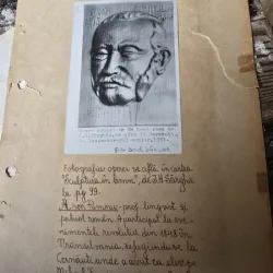 Doua fotografii aplicate fata/verso pe un carton cu explicatii legate de mostenirea culturala a sculptorului I. H. Sarghie.