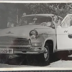 Fotografie, Baietel intr-o masina taxi, perioada comunista