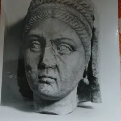 Fotografie, Cap de statuie, gasit in Ardeal