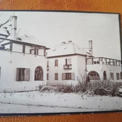 Fotografie cladiri de altadata/cazarmă