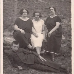 Fotografie din perioada interbelica