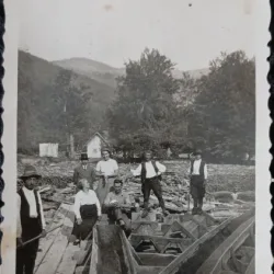 Fotografie, Familie intr-un sat din Romania, 1935