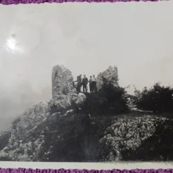 Fotografie, grup de turisti la ruinele cetatii Rasnov, 1932
