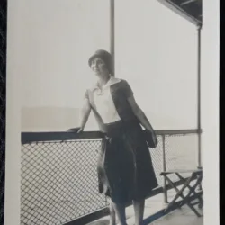 Fotografie, mama lui Geo Litarczek parintele radiologiei romanesti, pe vaporul de excursie pe Hudson, 1925