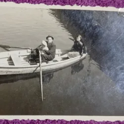 Fotografie, Parinti cu copilul, cu barca pe lac, anii 40