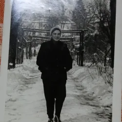 Fotografie, Tanara in parc, iarna, perioada comunista