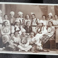 Fotografie tip carte postala, ansamblul de dansuri populare, 1938