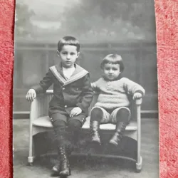 Fotografie tip carte postala, baiat si fetita, perioada interbelica