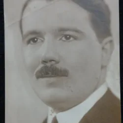 Fotografie tip Carte Postala, Barbat cu mustata, perioada interbelica