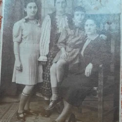 Fotografie tip carte postala, doua femei cu doua fete, 1938