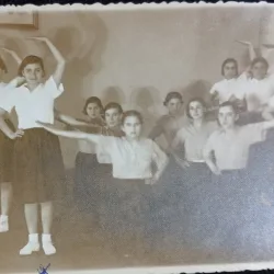 Fotografie tip Carte Postala, Elevi la ora de sport, 1934-1935