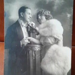 Fotografie tip carte postala, femeie si barbar, 1925