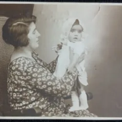 Fotografie tip Carte Postala, Mama cu bebelusul, perioada interbelica