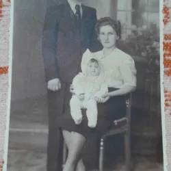Fotografie tip carte postala, necirculata, familie cu un copil, 1941