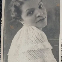 Fotografie tip Carte Postala, Portret de femeie, perioada interbelica