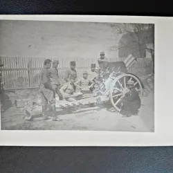 Fotografie tip carte postala, soldati in pauza