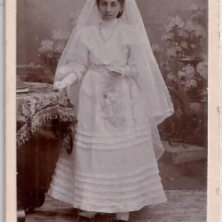 Fotografie tip CDV - perioada interbelica, reprezentand o femeie