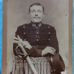 Fotografie tip CDV, Sublocotenet francez in tunica cu gaitane, inceput de secol XX