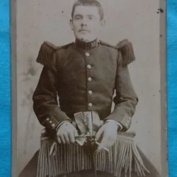 Fotografie tip CDV, Subofiter francez in uniforma de ceremonie,sfarsit de secol XIX