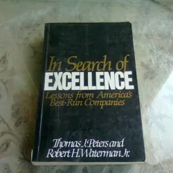 IN SEARCH OF EXCELLENCE - THOMAS J. PETERS  (CARTE IN LIMBA ENGLEZA)