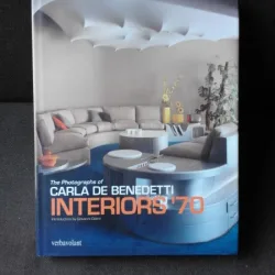 INTERIORS'70, THE PHOTOGRAPSD OF CARLA DE BENEDETTI  (TEXT IN LIMBA ENGLEZA)