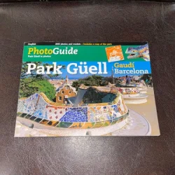 Park Guell. Photo Guide Gaudi Barcelona