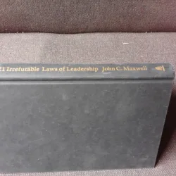 THE 21 IRREFUTABLE LAWS OF LEADERSHIP - JOHN C. MAXWELL  (CARTE IN LIMBA ENGLEZA)