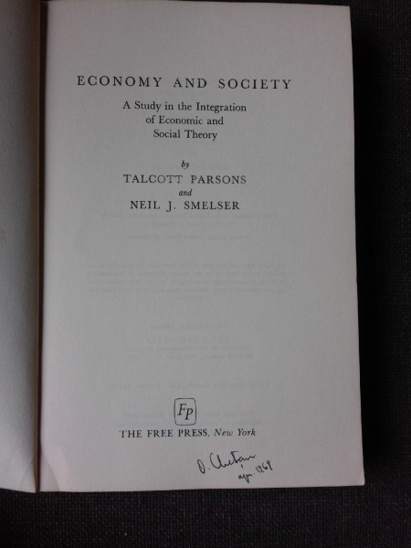 ECONOMY AND SOCIETY - TALCOTT PARSONS  (CARTE IN LIMBA ENGLEZA)
