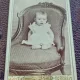 Fotografie copil mic pe scaun, tip CDV