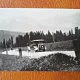 Fotografie masina de epoca pe drumuri de munte, perioada interbelica
