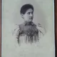 Fotografie pe carton, femeie in bluza traditionala, inceput de secol XX