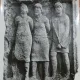 Fotografie, Prizonieri barbari, pe o metopa a monumentului triumfal de la Adamclisi