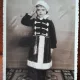 Fotografie tip carte poistala, copil salutand, 1939