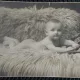 Fotografie tip Carte Postala, Bebelus nud, intins pa o blana, 1924