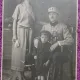 Fotografie tip Carte Postala, Locotenet al armatei romane impreuna cu sotia si baiatul, 1921