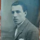 Fotografie tip carte postala, tanar, perioada interbelica
