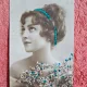 Fotografie tip carte postala, tanara cu margele si flor, 1924
