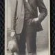 Fotografie tip CDV, barbat cu palaria in mana, 1907