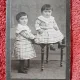 Fotografie tip CDV, doua fetite, inceput de secol XX