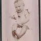 Fotografie tip CDV - perioada interbelica, reprezentand un copil mic