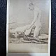 Fotografie veche, pe carton, cu tema erotica